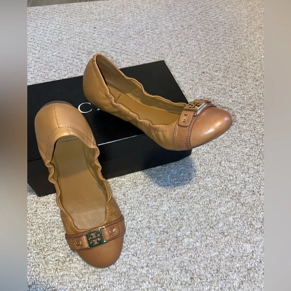 Tory Burch Ambrose Leather Logo Ballet Flats, Camel/Tan, size 9 - Picture 4 of 7